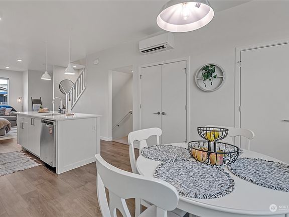 5th image of 32683 Madrona Avenue SE