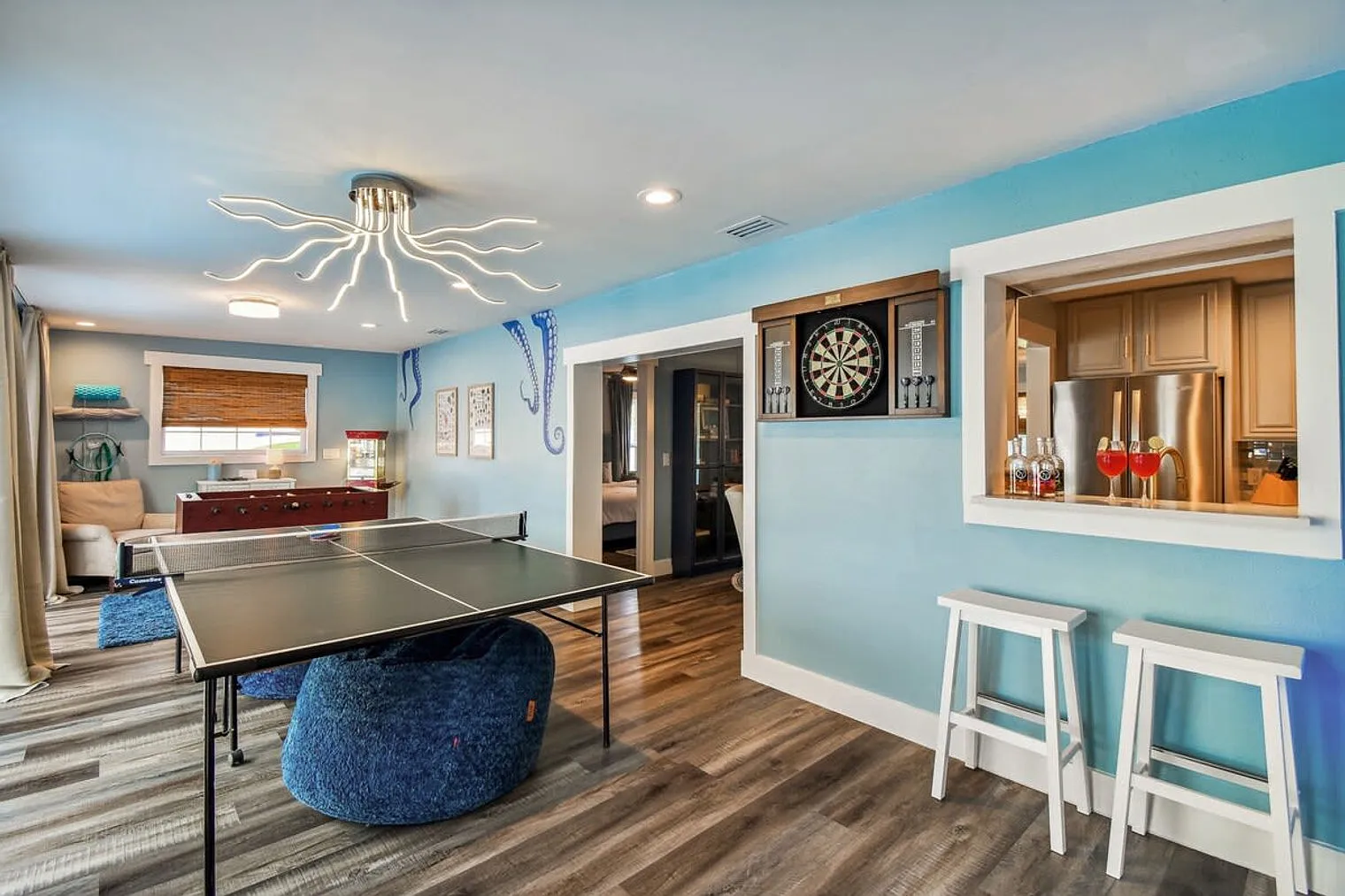3 bed, 2.0 bath, 2389 sqft, $7,816 — Photo 4