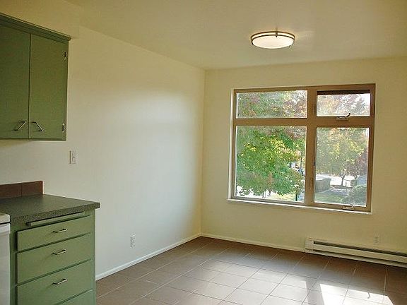 5th image of 909 Market St