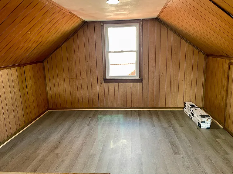 394 Center St — Photo 10