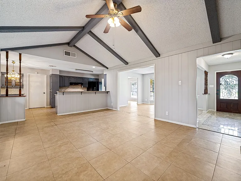 313 Sagecrest Dr — Photo 7