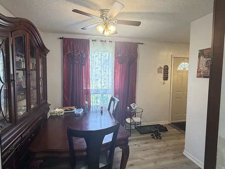 6 Cedarhill Cres — Photo 7