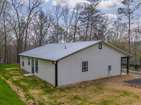 3rd image of 81 Loper Ln