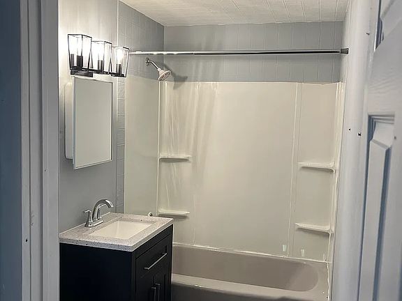 5th image of 203 N Main St #1