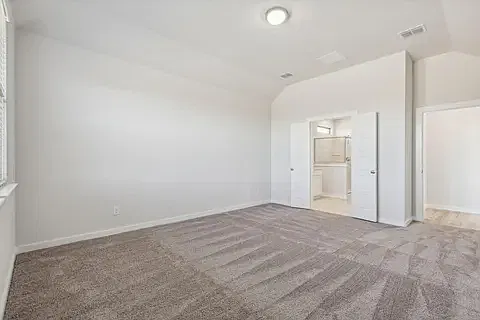 4 bed, 2537 sqft, $3,000 — Photo 2