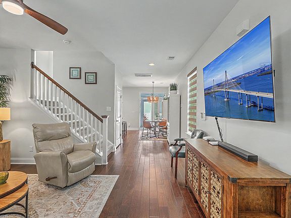 3rd image of 844 Rue Dr
