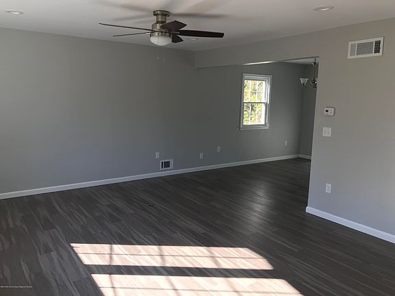 5th image of 14 Henry Dr