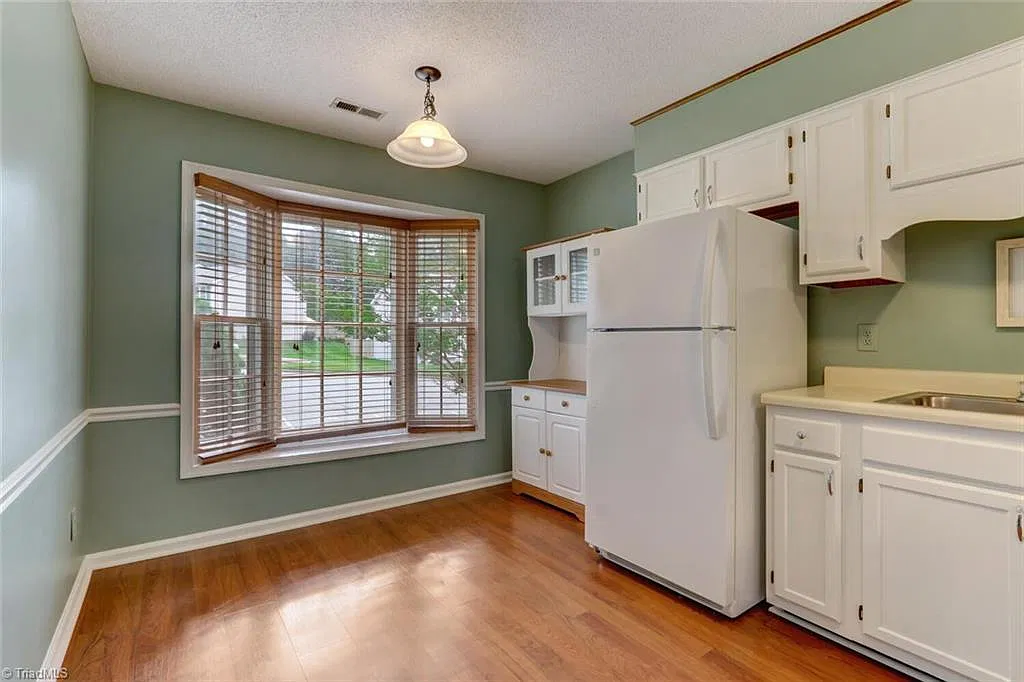 2 bed, 2.5 bath, 1332 sqft, $1,600 — Photo 3