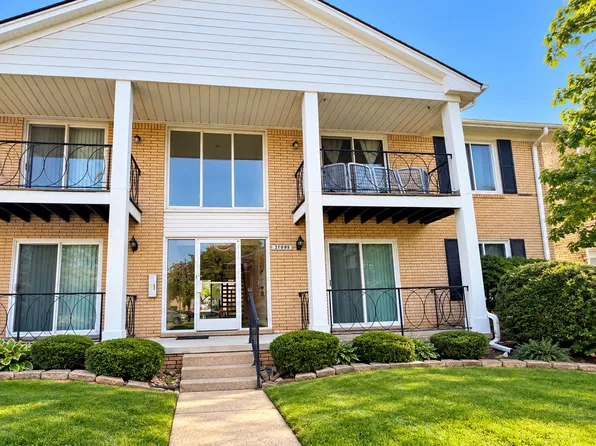 37098 Camelot Dr #2, Sterling Heights, MI 48312