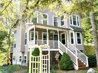 8715 S Dunns Farm Rd, Maple City, MI 49664