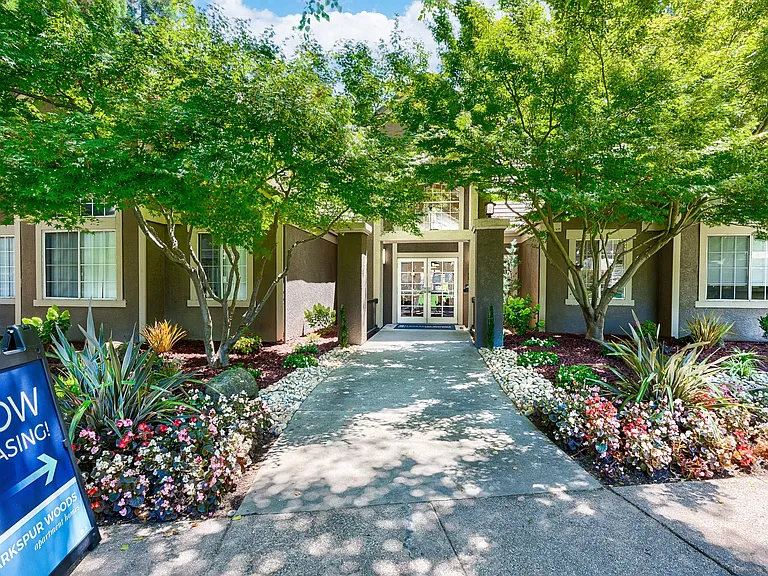 Larkspur Woods Apartment Homes — Photo 28