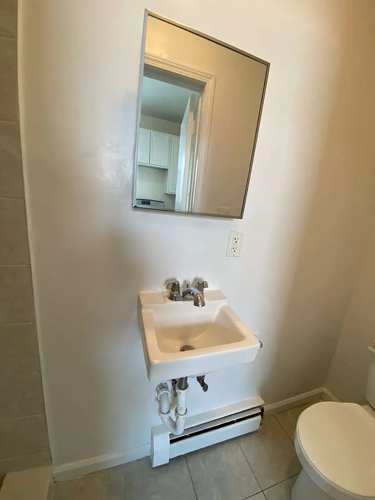 3 bed, 1.0 bath, $2,700 — Photo 3