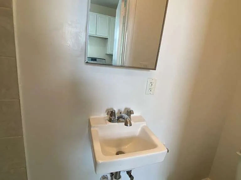 70 Ash St #3R — Photo 3