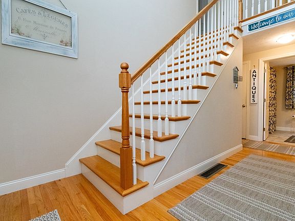 4th image of 391 Franklin St Unit 2