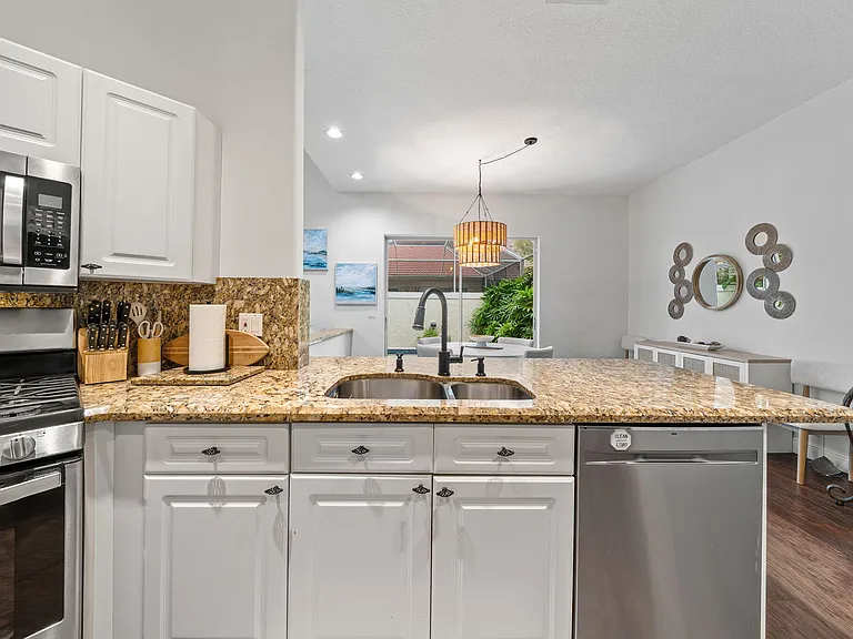 33 Monterey Pointe Dr — Photo 16