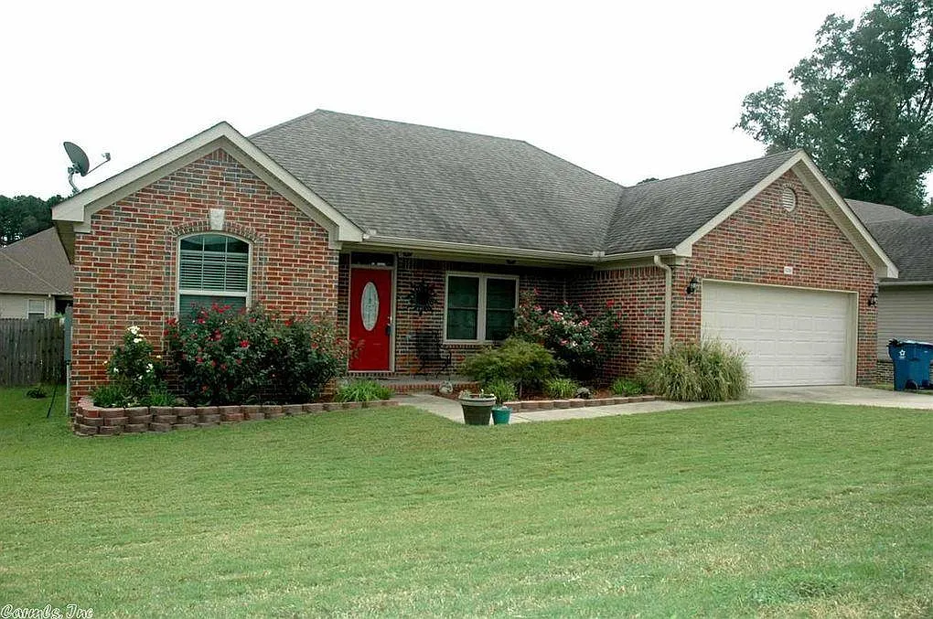 3 bed, 1760 sqft, $2,100 — Photo 2
