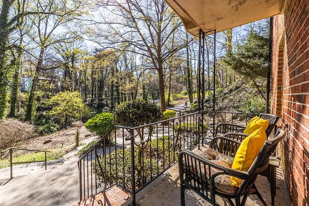 2 bed, 1.0 bath, 900 sqft, $1,500 — Photo 2