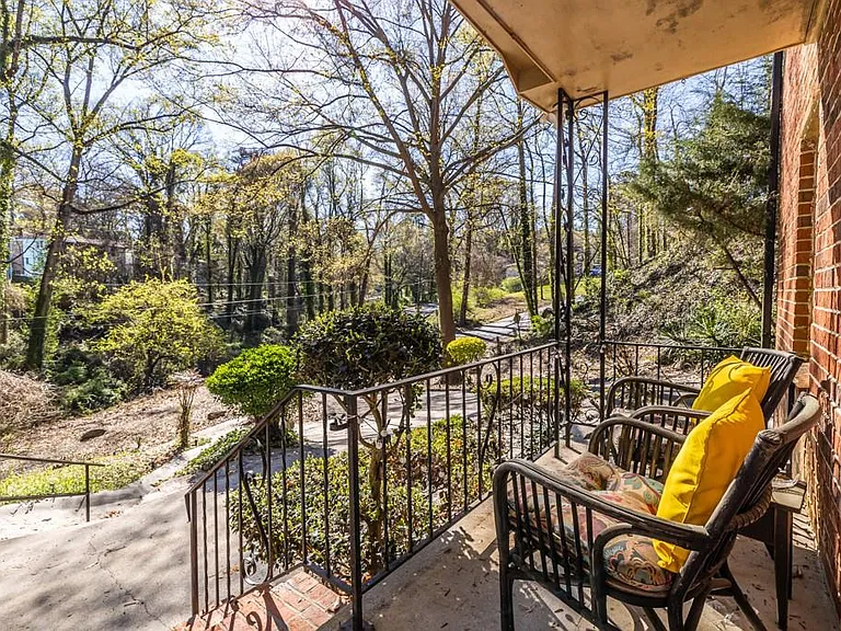 1570 Spring Ln NW #A — Photo 2