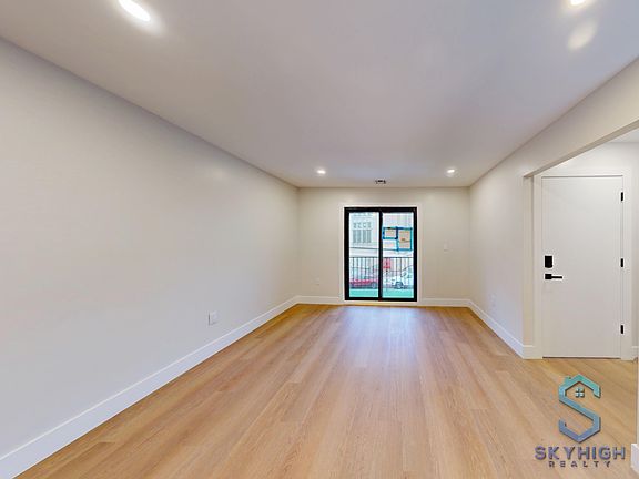 4th image of 25-01 Ocean Crest Blvd #1F