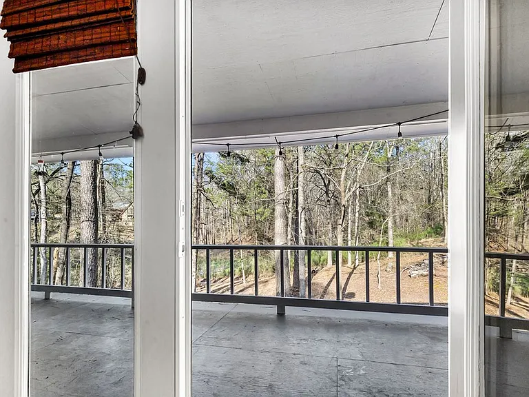 1121 Victoria Dr — Photo 27