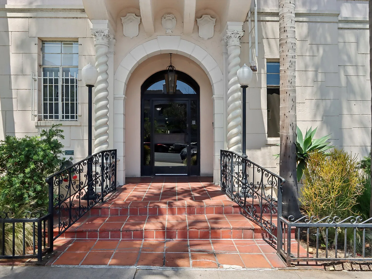 Linda Vista Apartments — Photo 3