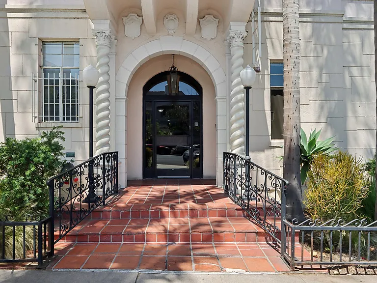 Linda Vista Apartments — Photo 3