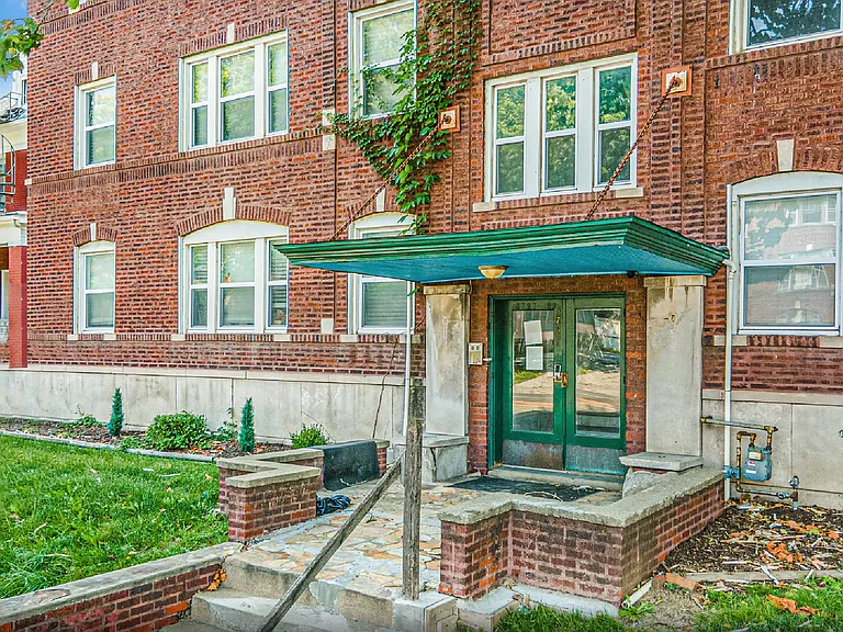 712 W 38th St. — Photo 15