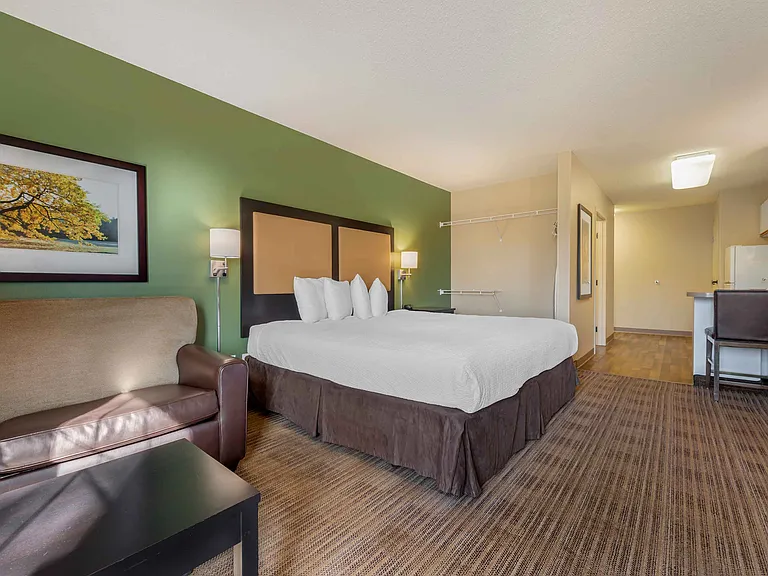 Deluxe Studio - 1 King Bed