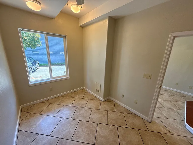 291 Clay St W #3 — Photo 19