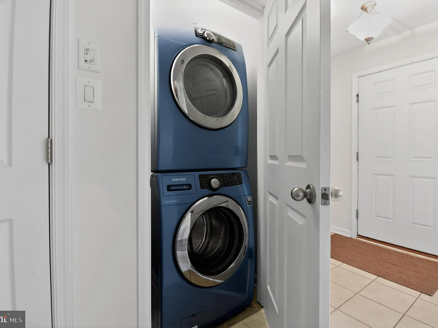 3 bed, 2.5 bath, 1448 sqft, $3,350 — Photo 3
