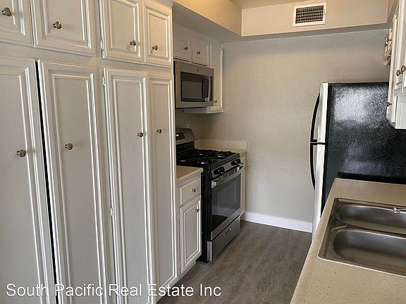 3rd image of 12633 Burbank Blvd APT 202