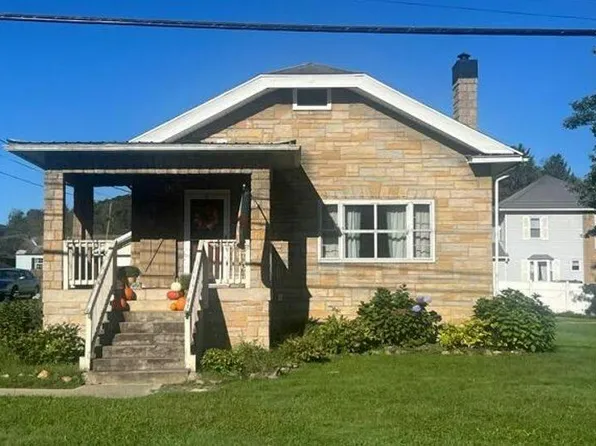 2939 Hood Ave, Shinnston, WV 26431