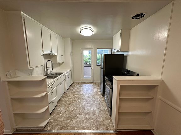 3rd image of 1646 Livonia Ave APT 9