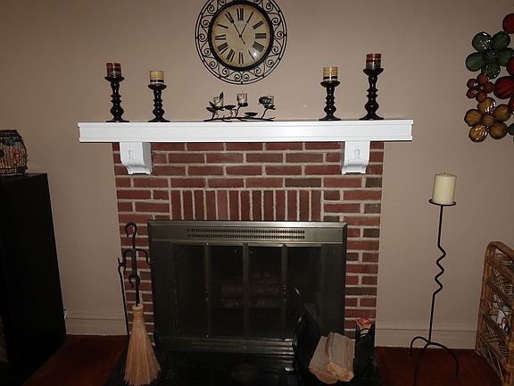 3rd image of 2328 Yates Ave