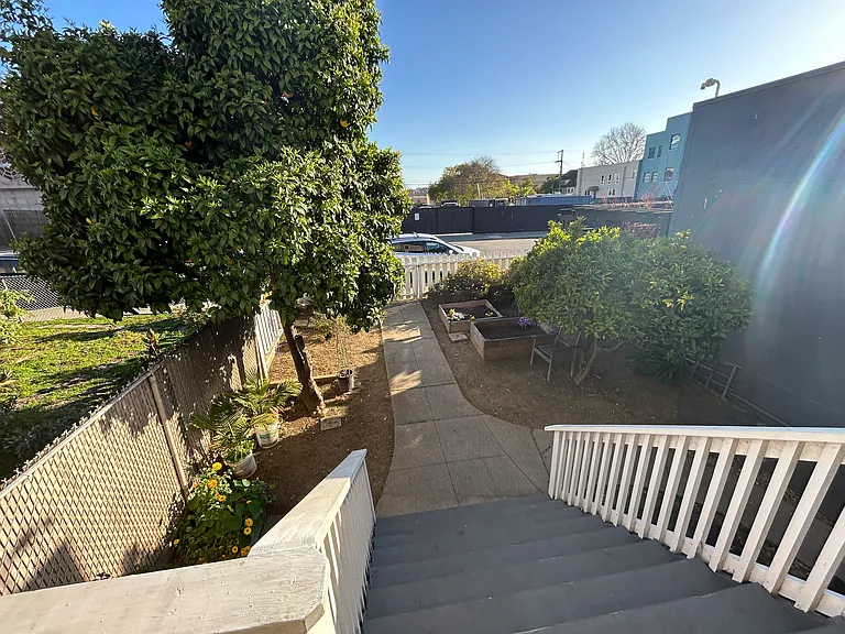 524 Carolina St — Photo 17