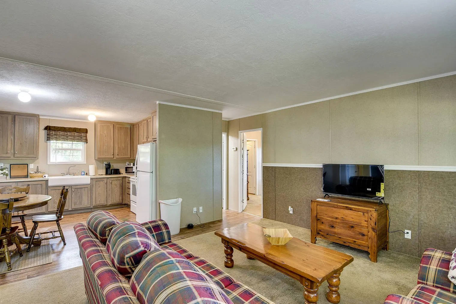 2 bed, 2.0 bath, 1140 sqft, $3,027 — Photo 1