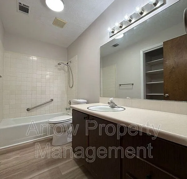 601 N 4th St #2 — Photo 10