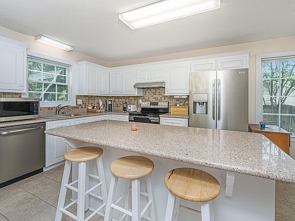 4th image of 1543 Sterling Oaks Dr