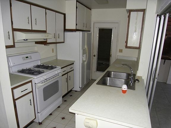 2nd image of 510 Acacia Ave