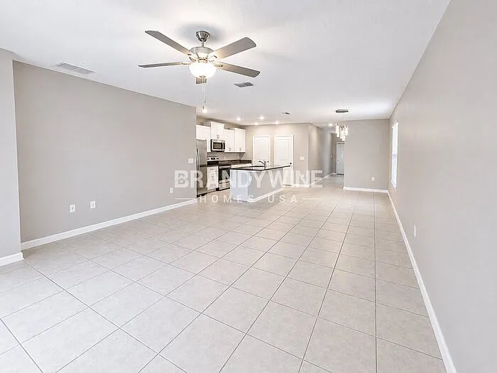 5 bed, 2.0 bath, 2355 sqft, $2,395 — Photo 4