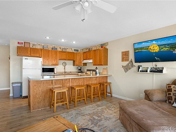 3rd image of 71 Southwood Shores Pl #2D