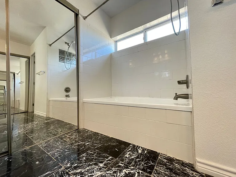 206 Ariana Ct — Photo 12