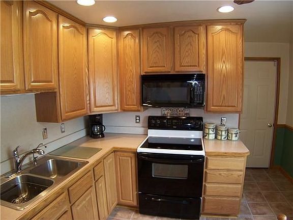 Recessed lights, Ceiling Fan & access to garage