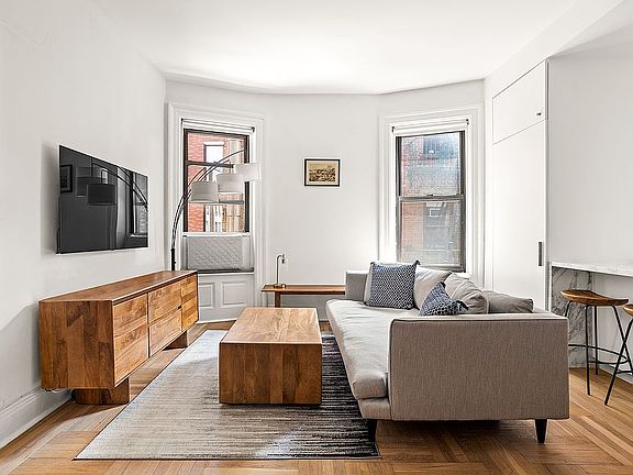 4th image of 107 W 82nd St APT 3D