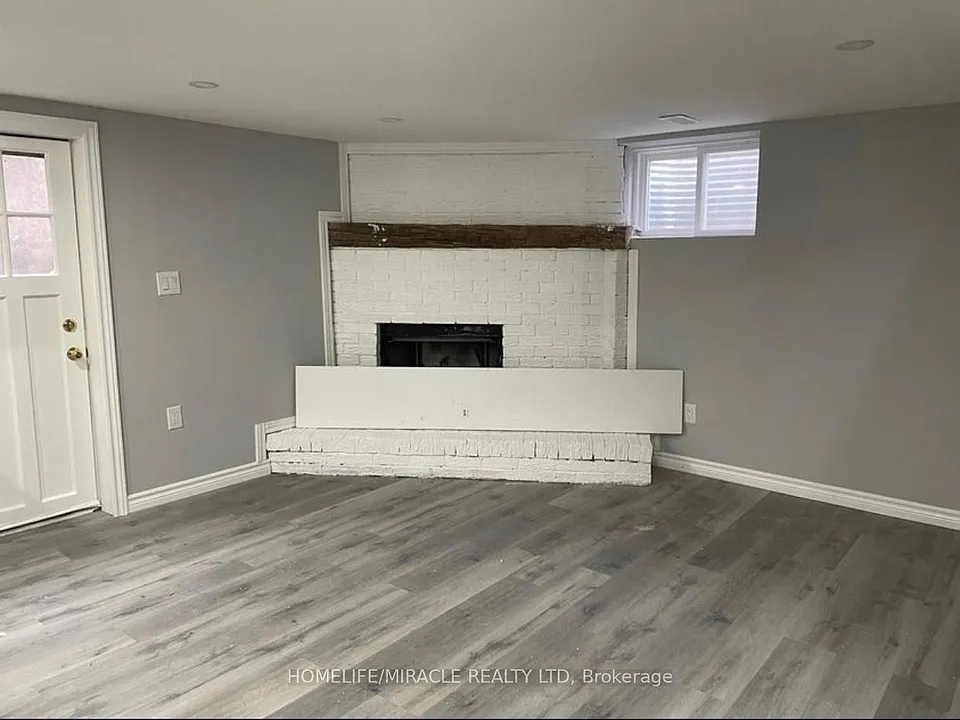 23 Jay Ct #LOWER