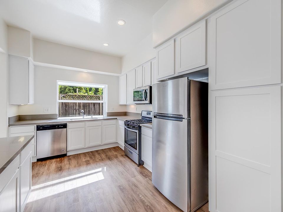 1st image of 717 Varsi Pl