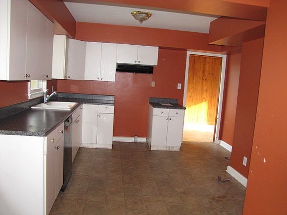 3rd image of 269 Cedarwood Ave