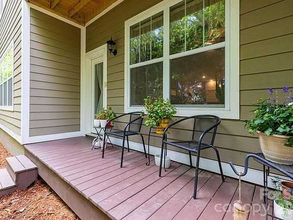 5th image of 138 Foxden Dr #102