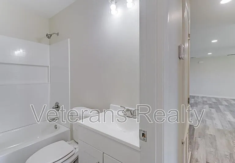 129 Quarles St — Photo 19