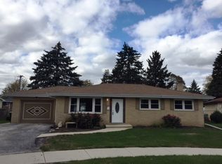 621 Welter Dr, Wood Dale, IL 60191